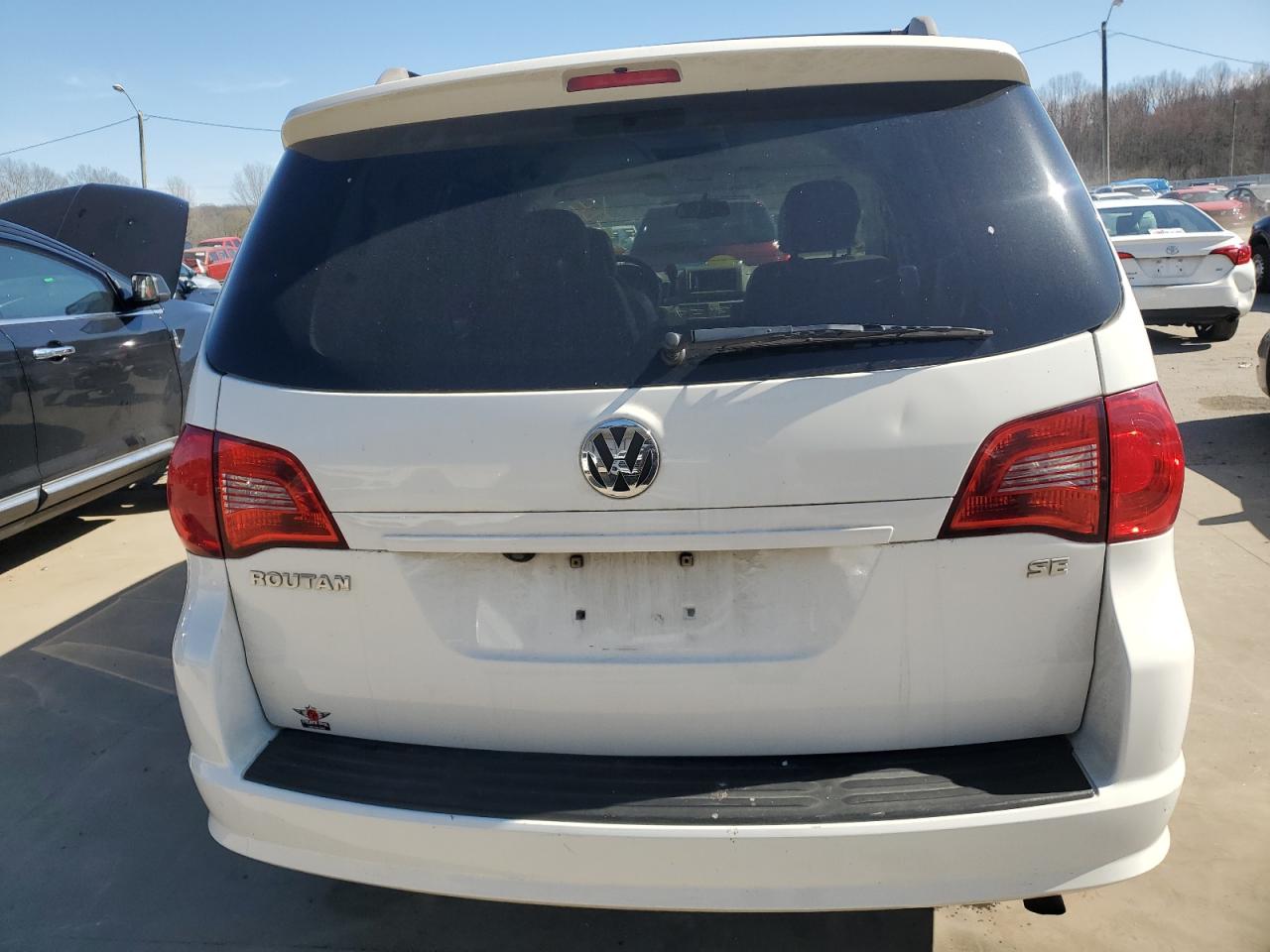 2V4RW3D1XAR281781 2010 Volkswagen Routan Se