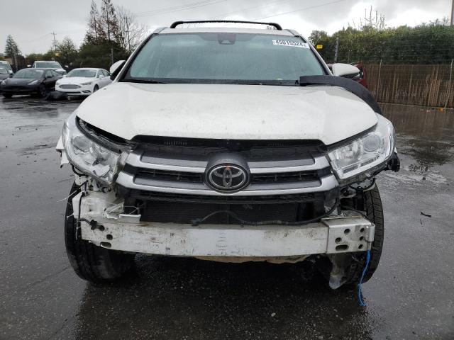 VIN 5TDJZRFH8HS519107 2017 Toyota Highlander, SE no.5