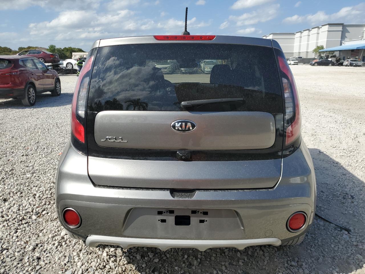 KNDJP3A56K7010585 2019 Kia Soul +