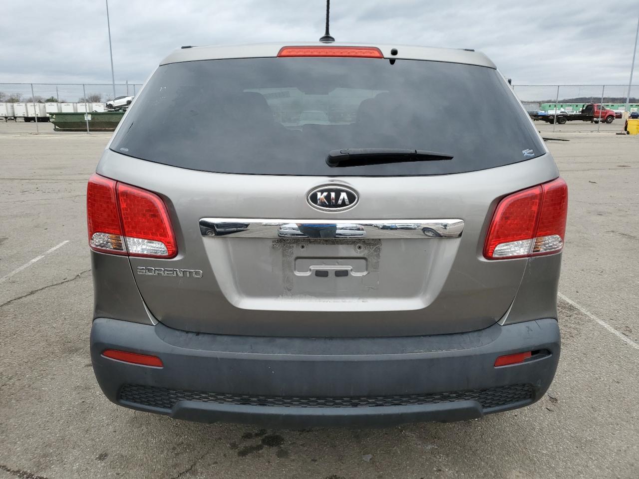 2012 Kia Sorento Base vin: 5XYKTCA6XCG205165