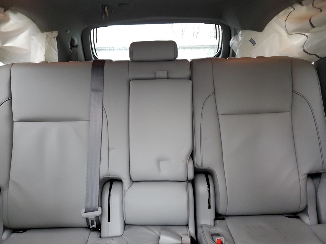 5TDJZRFH7JS496666 2018 Toyota Highlander Se