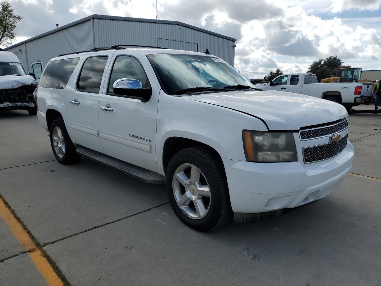 1GNSCHE00BR391938 2011 Chevrolet Suburban C1500 Ls