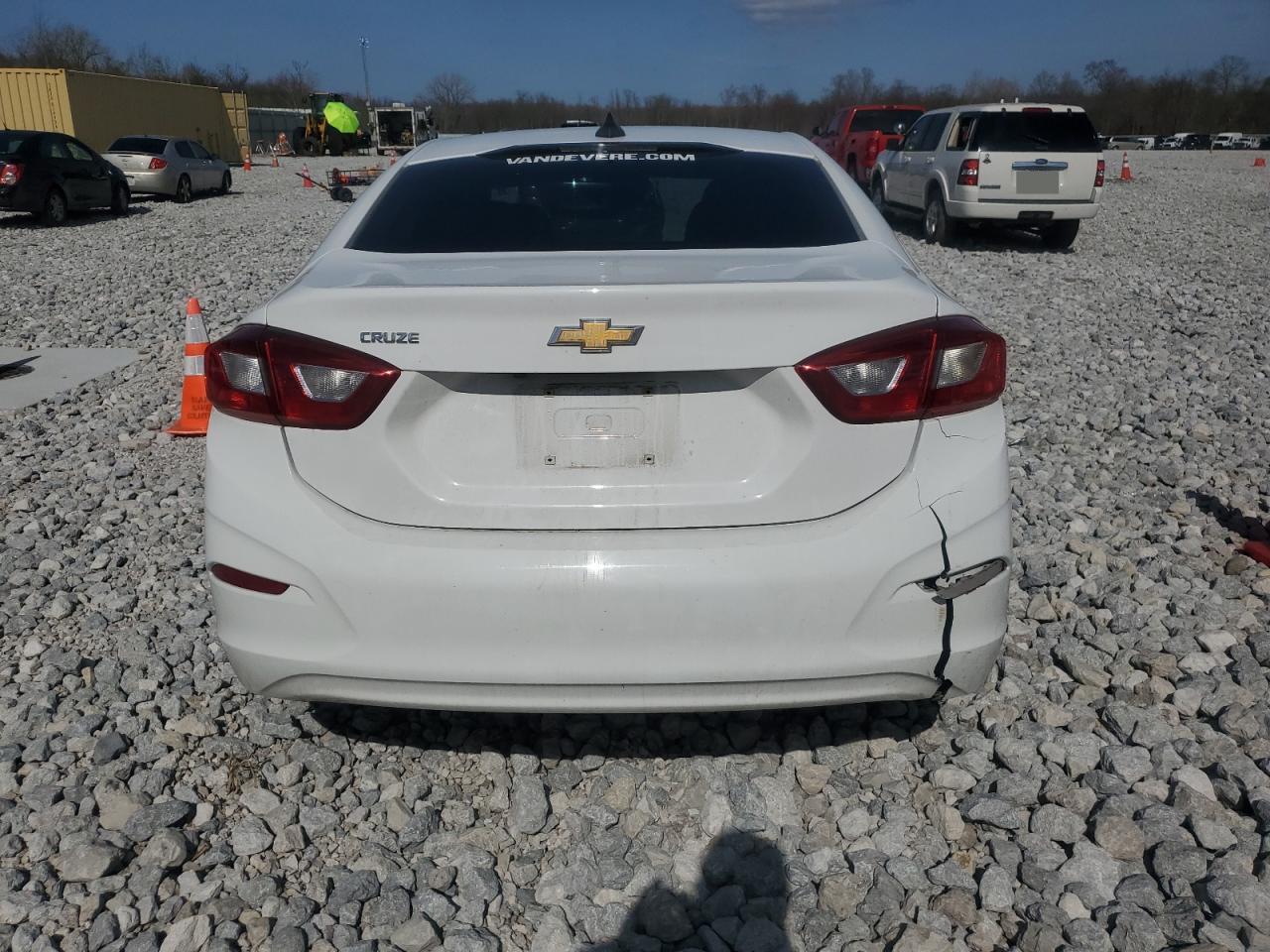1G1BC5SMXJ7130043 CHEVROLET CRUZE 2018