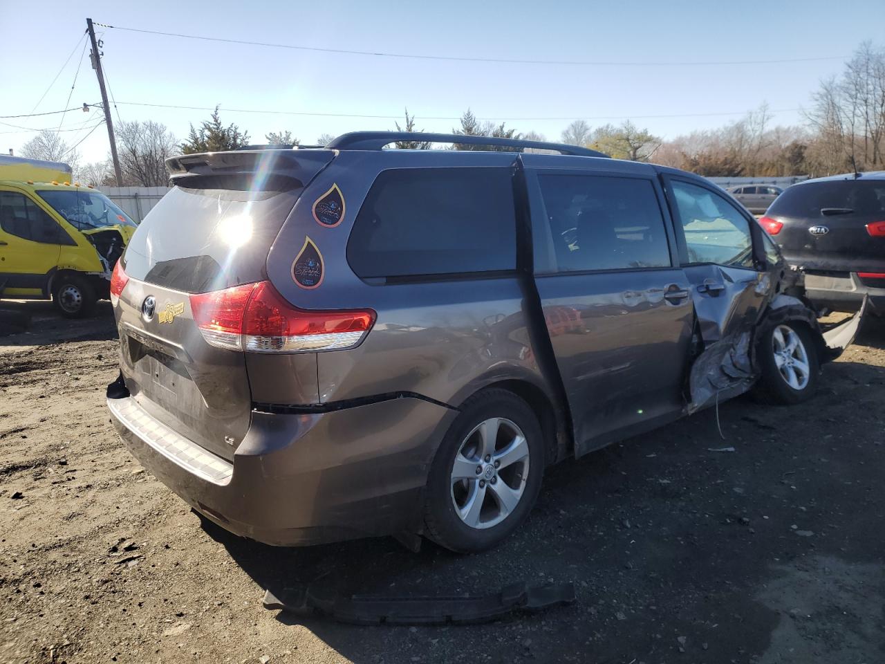 5TDKK3DC7DS393426 2013 Toyota Sienna Le