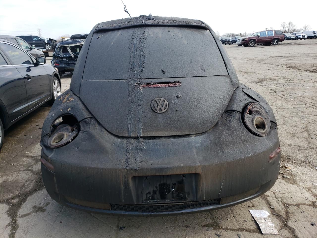 3VWFW31CX8M525947 2008 Volkswagen New Beetle Triple White