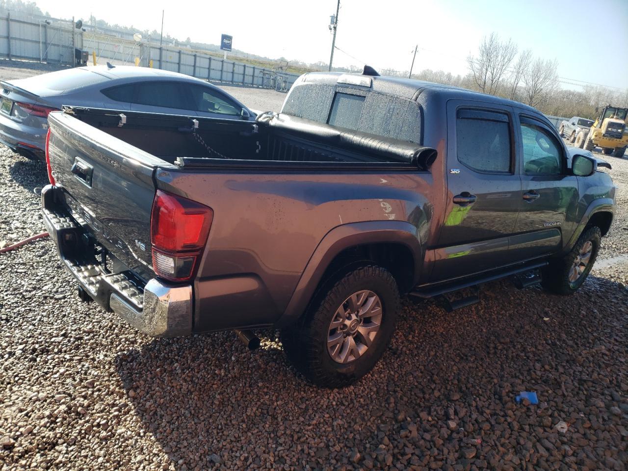 VIN: 5TFCZ5AN1JX146510 2018 TOYOTA TACOMA