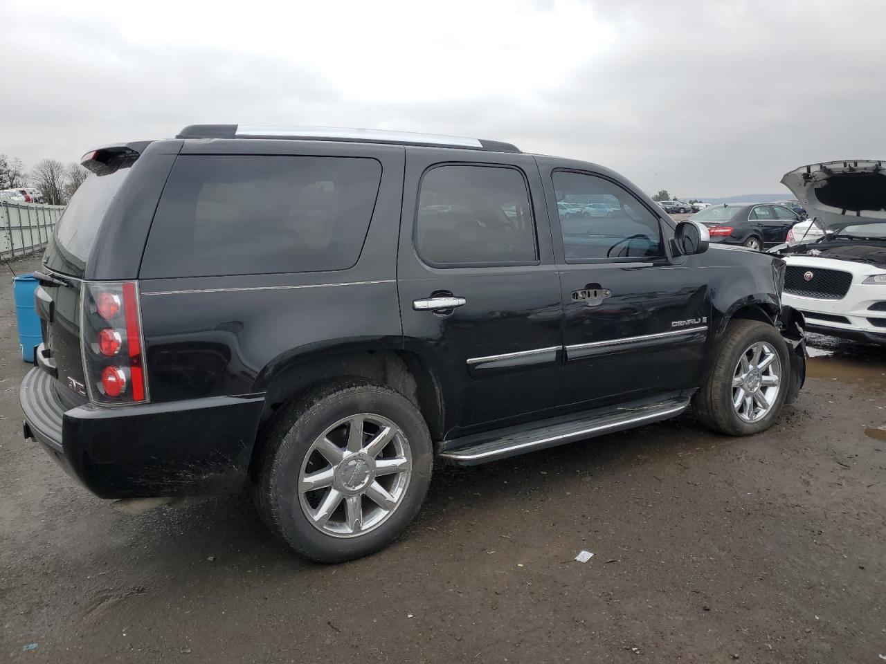 1GKFK63888J216374 2008 GMC Yukon Denali