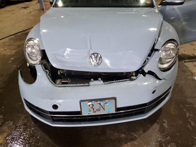 Lot #2423520192 2013 VOLKSWAGEN BEETLE salvage car