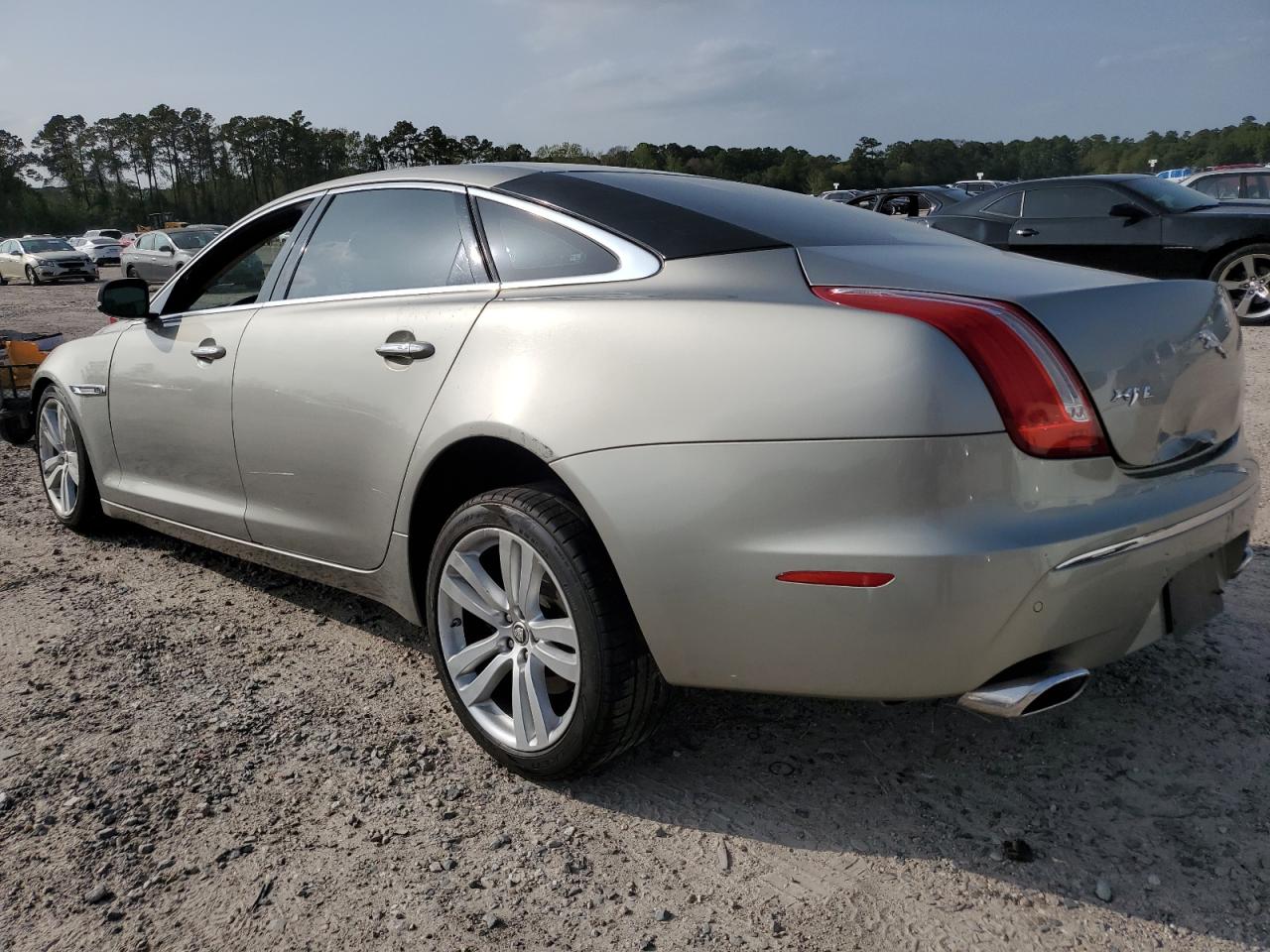 SAJWA2GB1BLV01413 2011 Jaguar Xjl