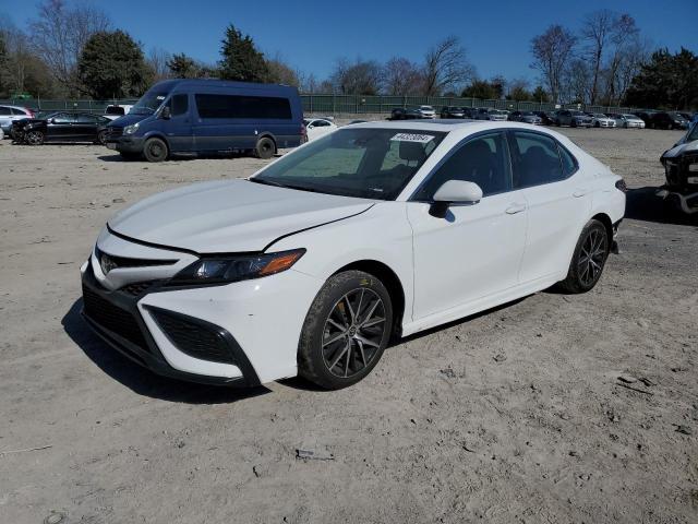 Lot #2503588928 2023 TOYOTA CAMRY SE N salvage car