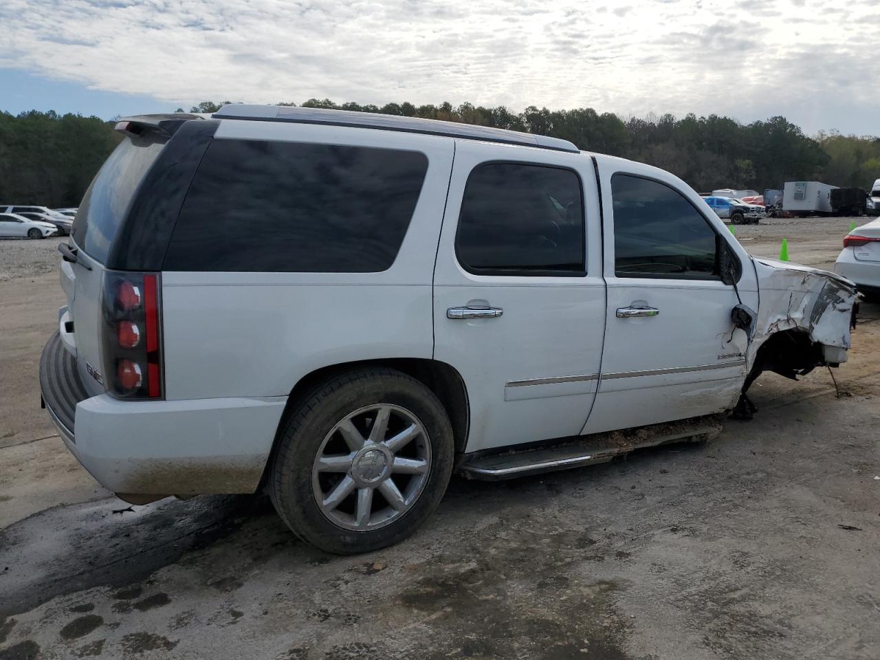 1GKS1EEF2BR359045 2011 GMC Yukon Denali