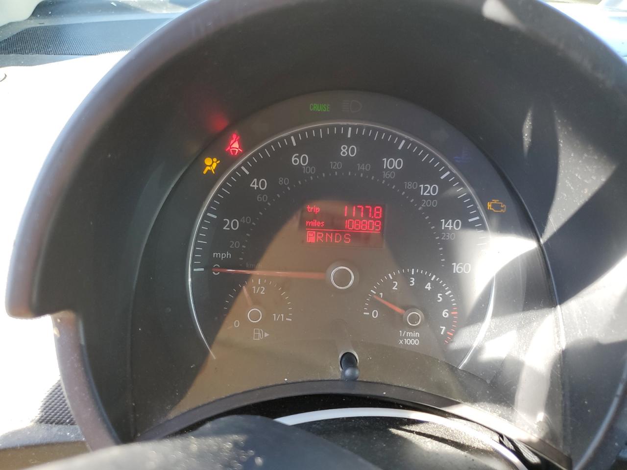 3VWSF31Y26M320162 2006 Volkswagen New Beetle Convertible Option Package 2