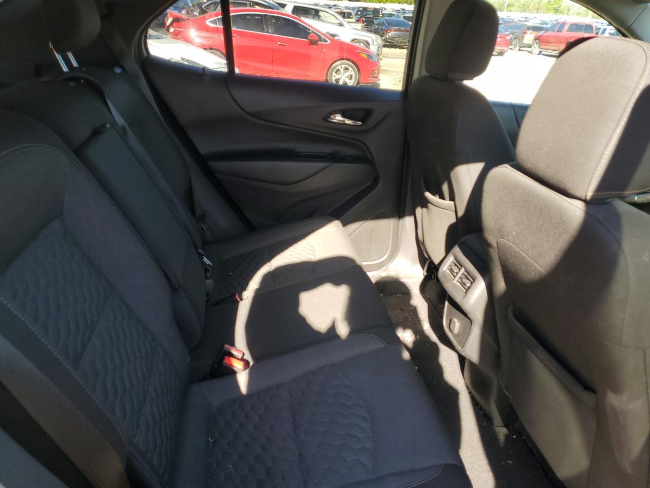 3GNAXJEV7JS634868 2018 Chevrolet Equinox Lt