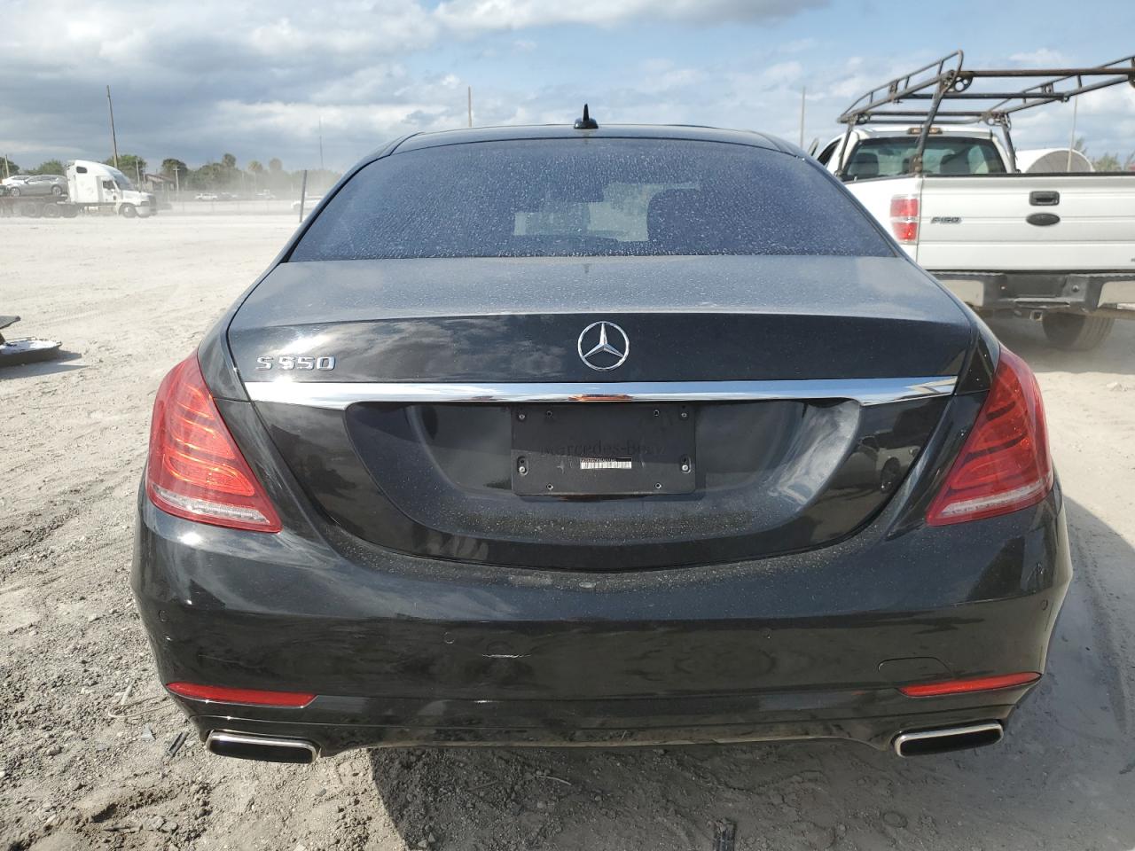 2016 Mercedes-Benz S 550 vin: WDDUG8CB5GA217692