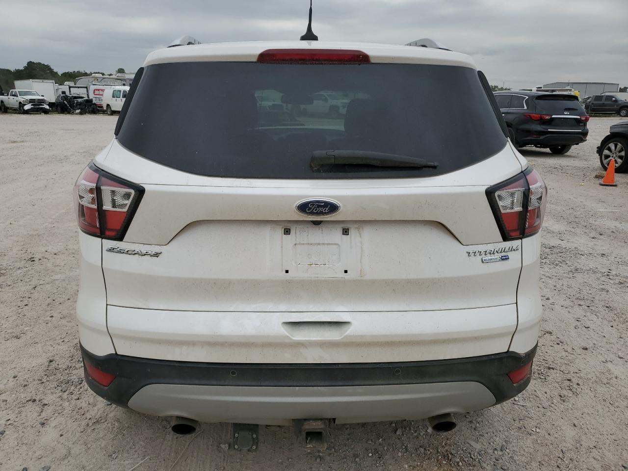 2018 Ford Escape Titanium vin: 1FMCU9J95JUD50037