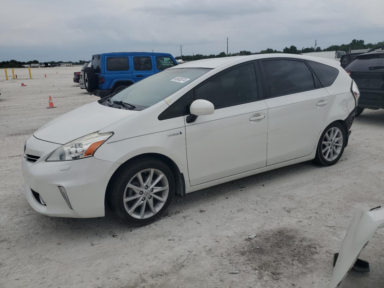 JTDZN3EU4E3317632 2014 Toyota Prius V