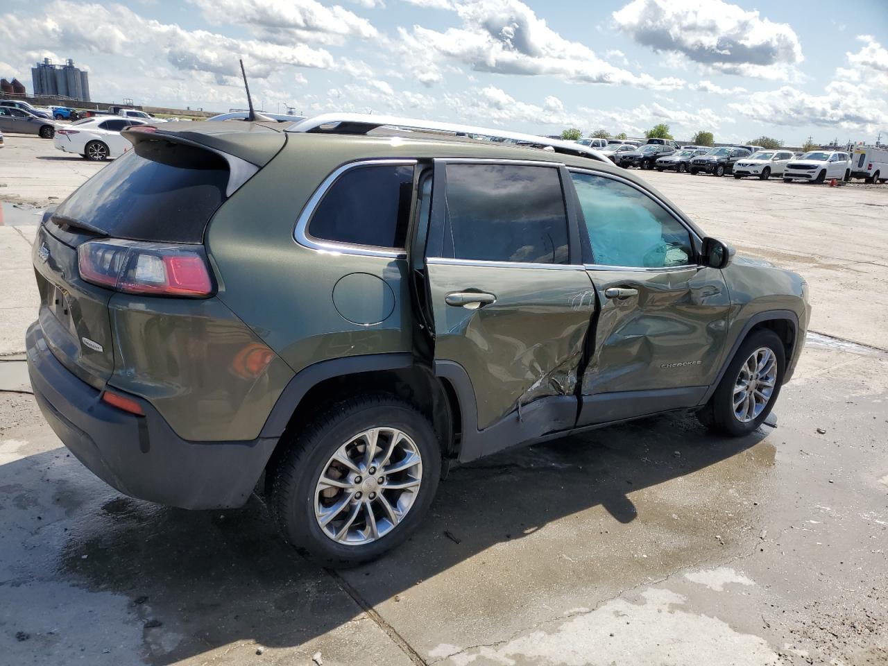 1C4PJLLB0KD223063 2019 Jeep Cherokee Latitude Plus