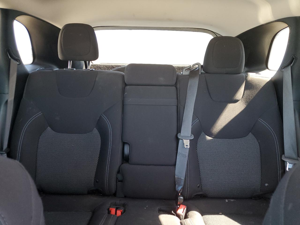 1C4PJLCB2KD344712 2019 Jeep Cherokee Latitude