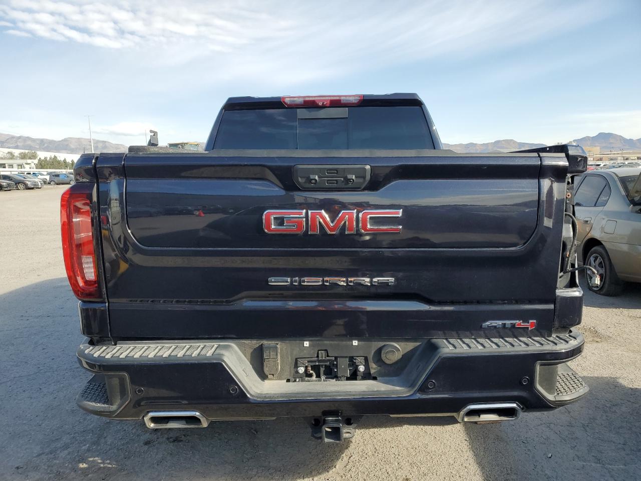 2022 GMC Sierra K1500 At4 vin: 1GTPUEEL1NZ530676