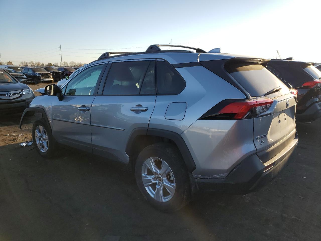 2021 Toyota Rav4 Xle vin: 2T3P1RFV8MW226274