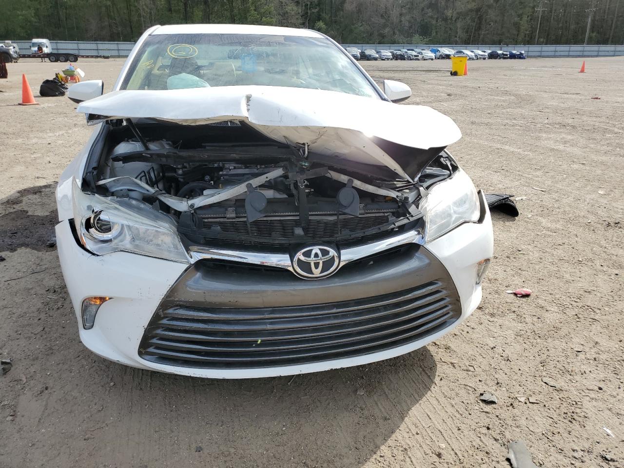 2016 Toyota Camry Le vin: 4T1BF1FK2GU562924