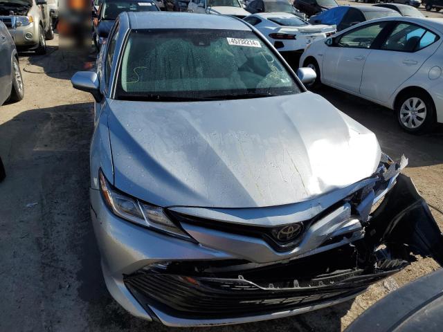 VIN 4T1B11HK1JU507559 2018 Toyota Camry, L no.5