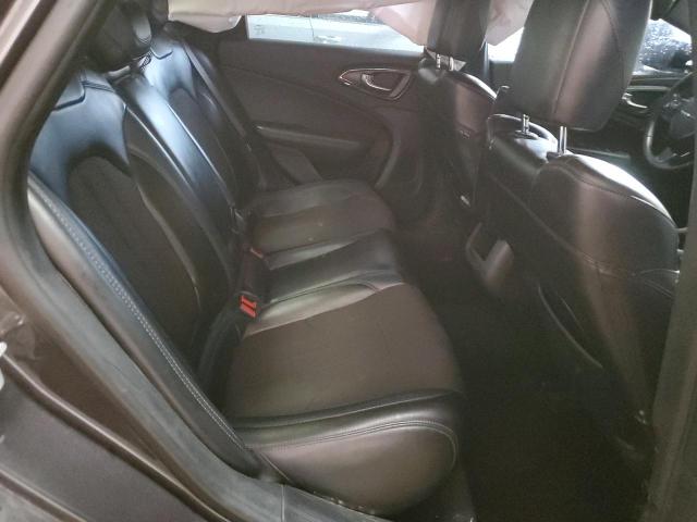 2016 Chrysler 200 - Image 10