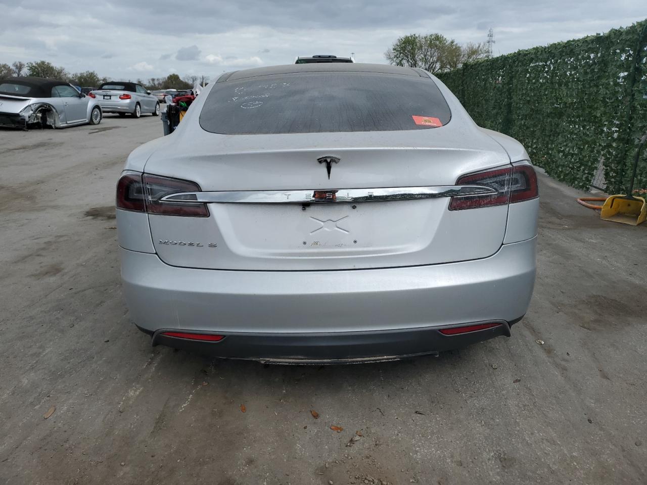 2013 Tesla Model S vin: 5YJSA1AC3DFP10957