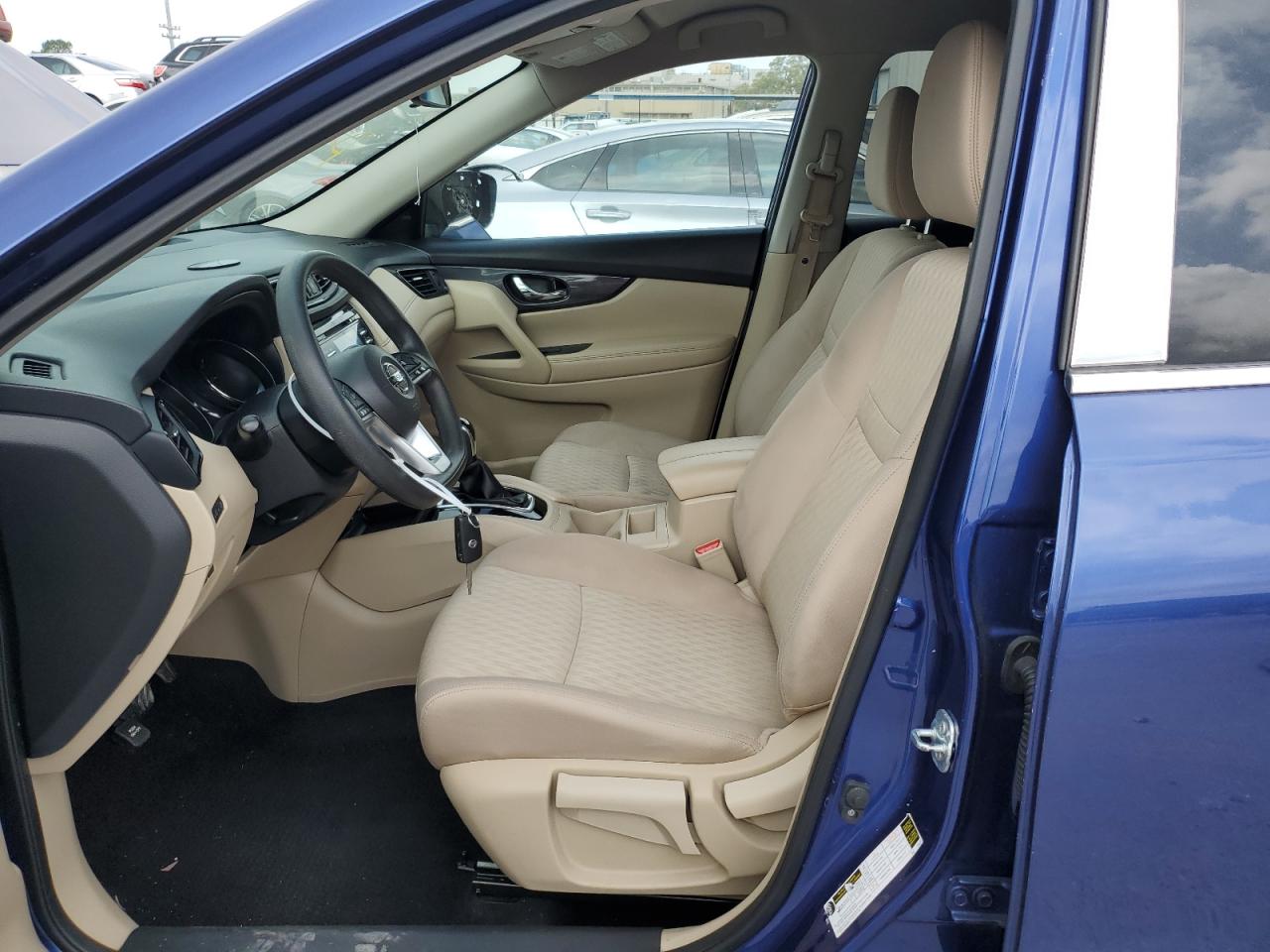 VIN: KNMAT2MT7HP583665 2017 NISSAN ROGUE