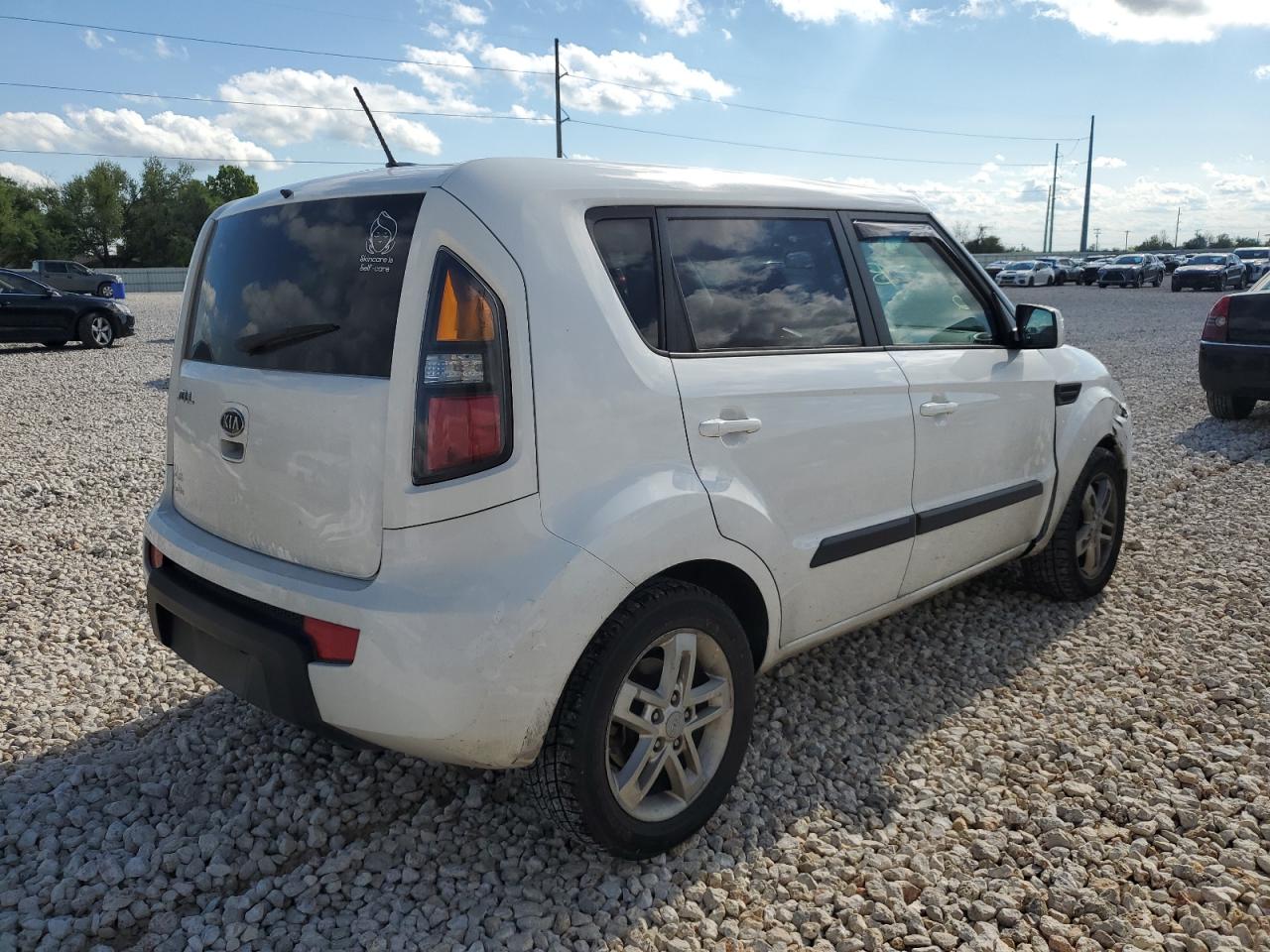 KNDJT2A26B7723370 2011 Kia Soul +