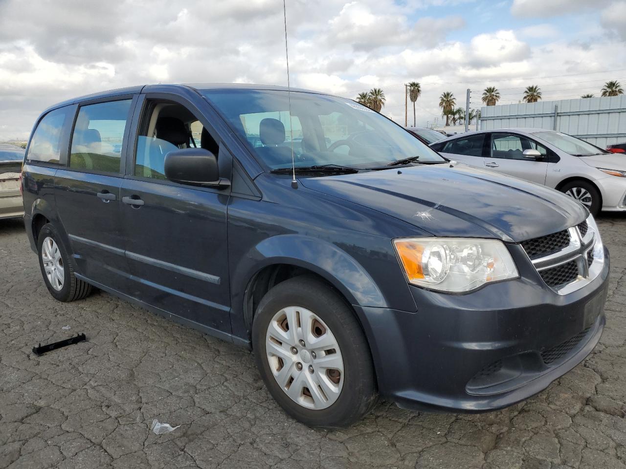 2C4RDGBG3ER104557 2014 Dodge Grand Caravan Se