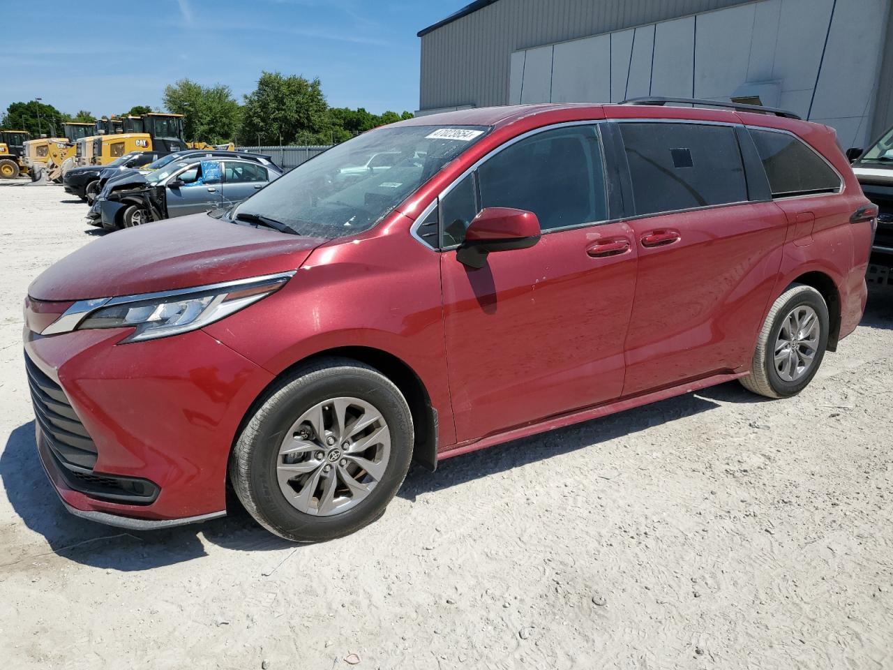 Lot #2405270414 2022 TOYOTA SIENNA LE