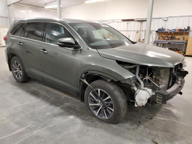 VIN 5TDJZRFH6KS703159 2019 Toyota Highlander, SE no.4