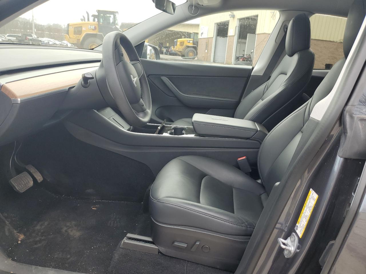 2020 Tesla Model Y vin: 5YJYGDEE8LF044957