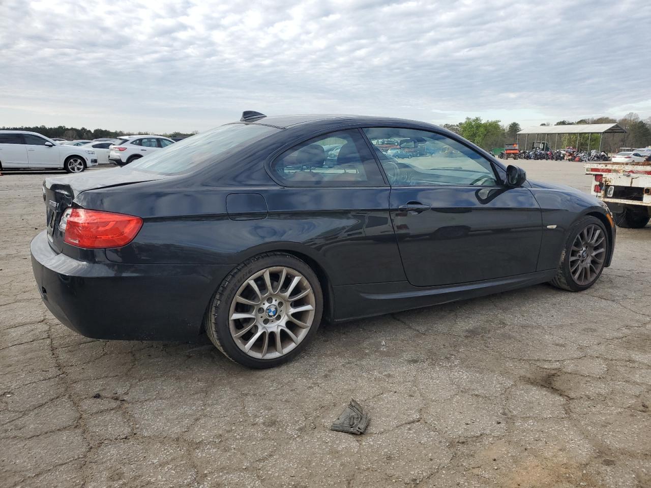 WBAKE3C52BE768990 2011 BMW 328 I