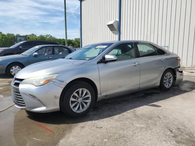 Lot #2438939191 2015 TOYOTA CAMRY LE salvage car