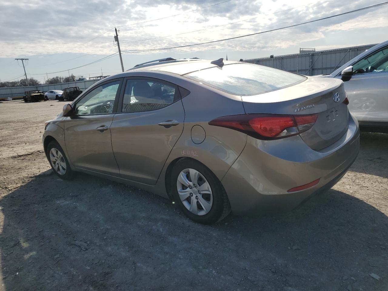 5NPDH4AE7GH741335 2016 Hyundai Elantra Se