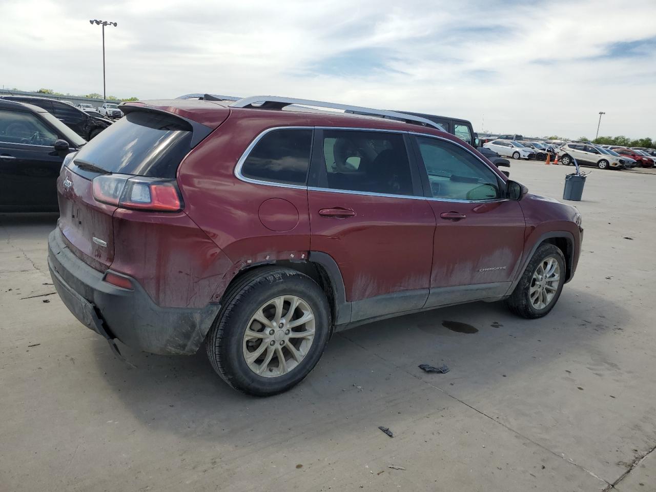 1C4PJLCB1KD376714 2019 Jeep Cherokee Latitude