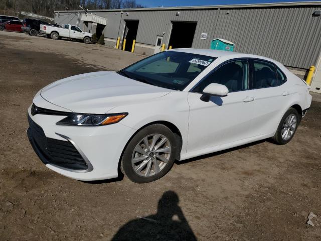 Lot #2473631159 2022 TOYOTA CAMRY LE A salvage car