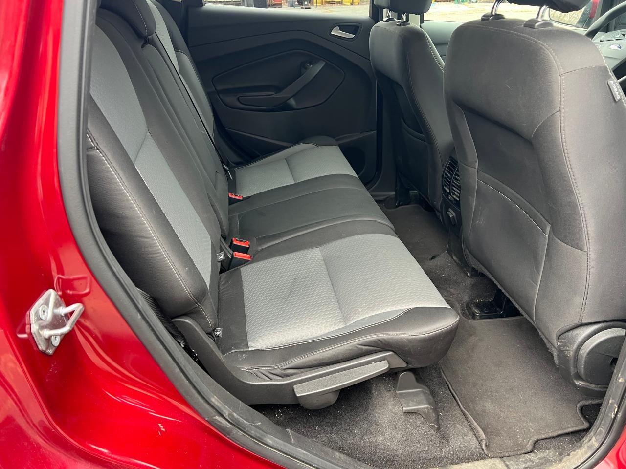 VIN: 1FMCU9GDXHUF00701 2017 FORD ESCAPE