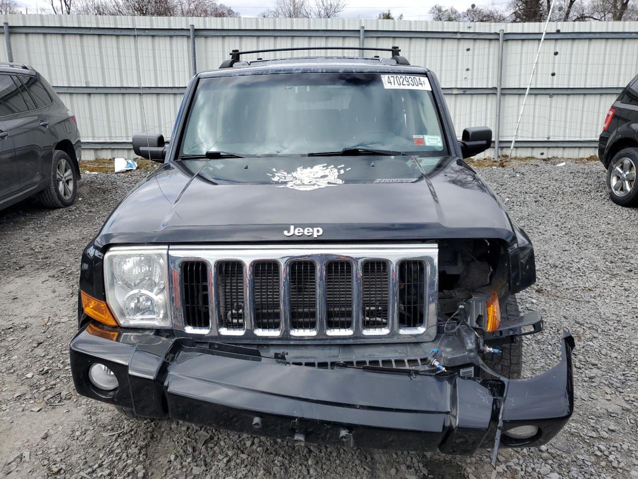 1J8HG48K98C150042 2008 Jeep Commander Sport