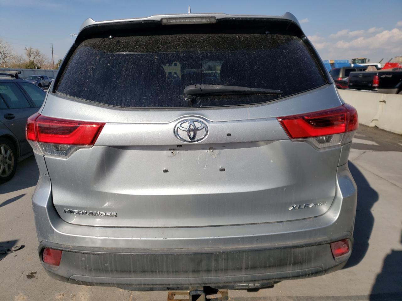 5TDJZRFH6HS420222 2017 Toyota Highlander Se