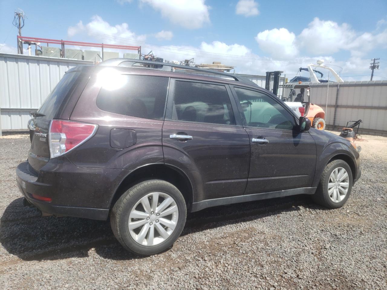 2013 Subaru Forester Limited vin: JF2SHAFCXDH437392