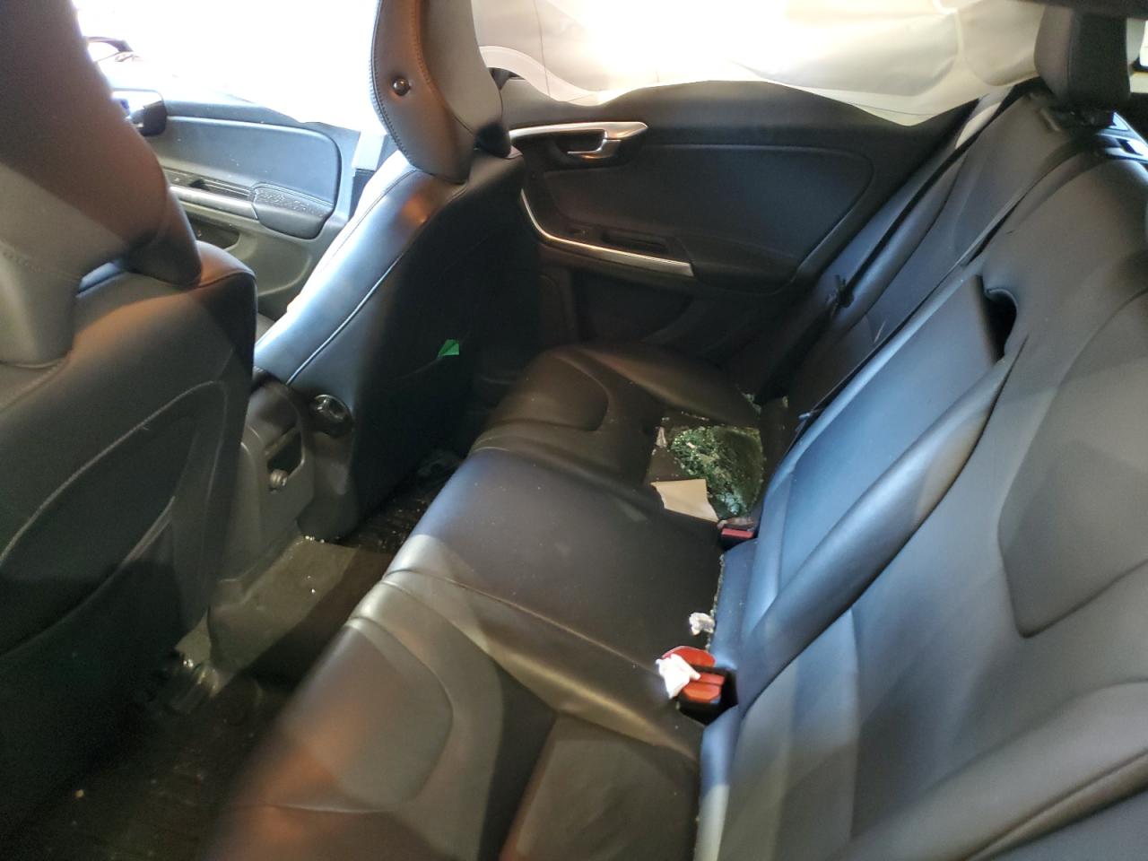 yv1612sb4f1186365 YV1612SB4F1186365 2015 Volvo V60 Premier