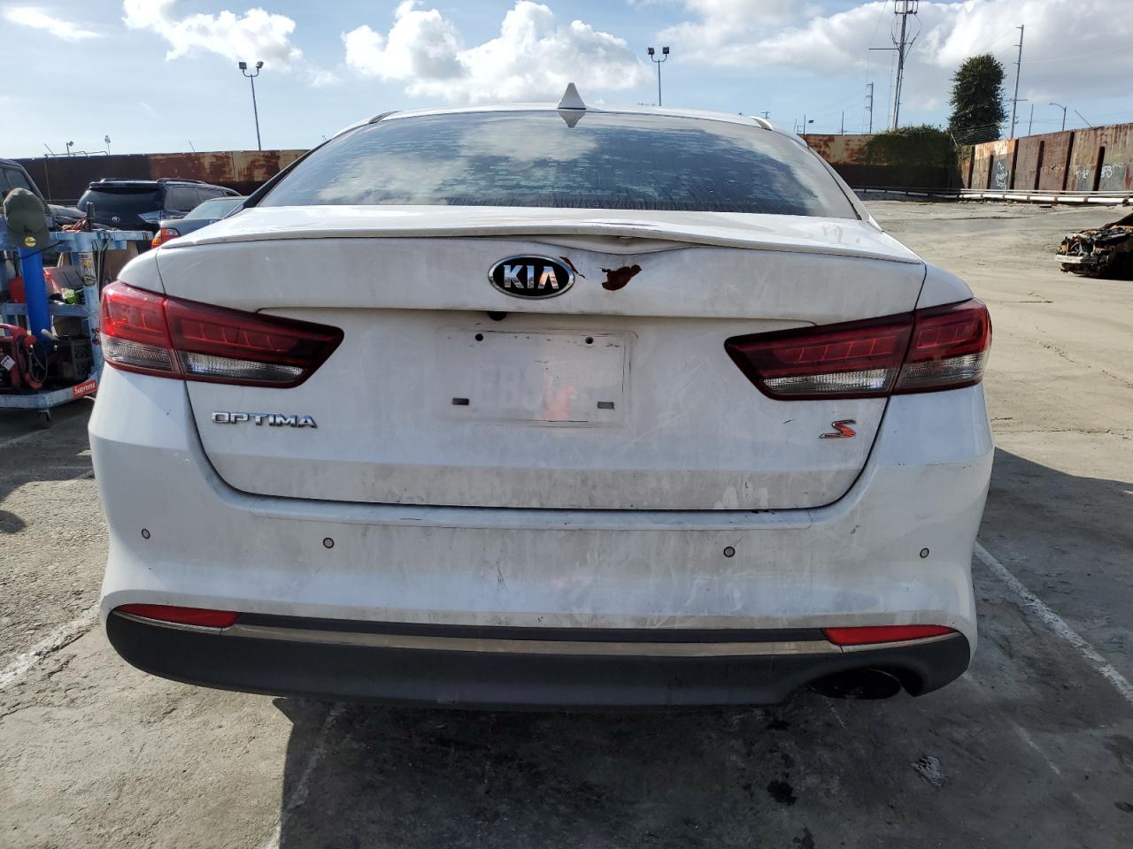 2018 Kia Optima Lx vin: 5XXGT4L33JG207257