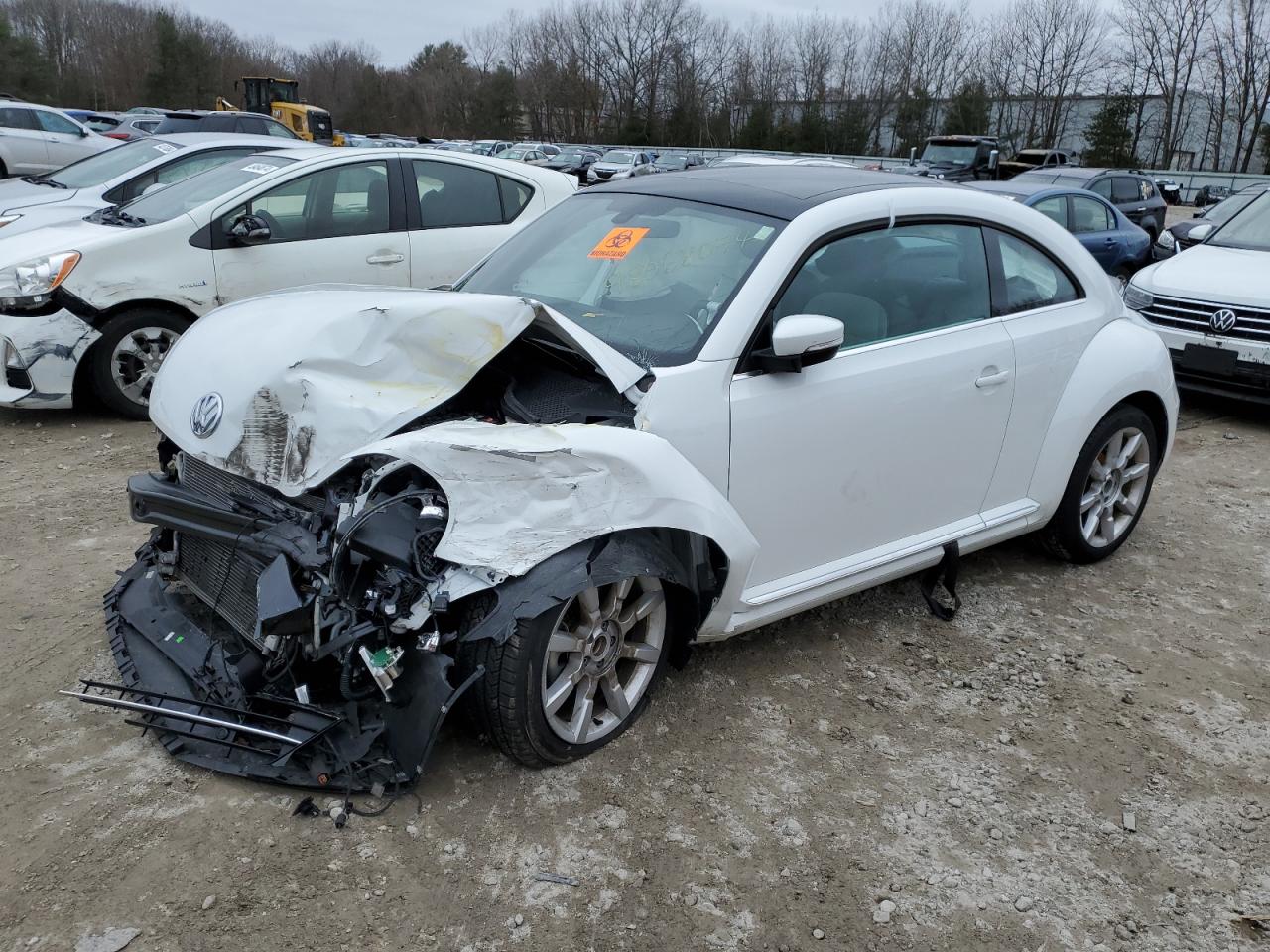 3VWJD7AT2KM713716 2019 Volkswagen Beetle Se