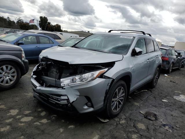 VIN 5TDJZRFH1KS613983 2019 Toyota Highlander, SE no.1