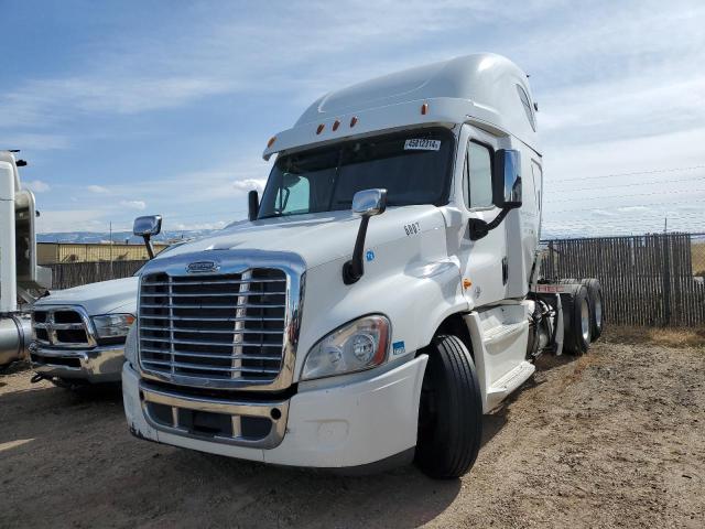 Lot #2416528466 2015 FREIGHTLINER CASCADIA 1 salvage car