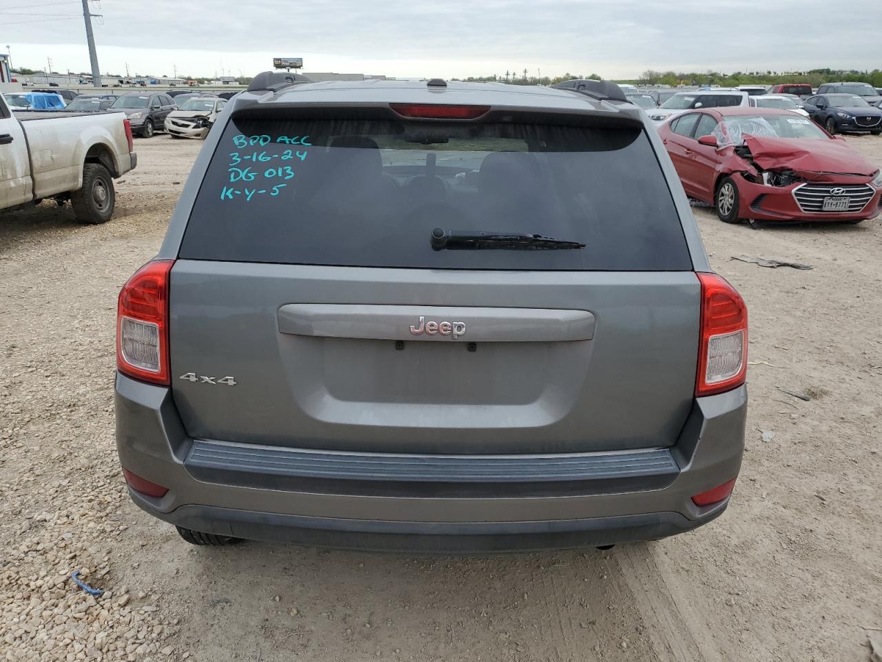 1C4NJDBB0CD705628 2012 Jeep Compass Sport