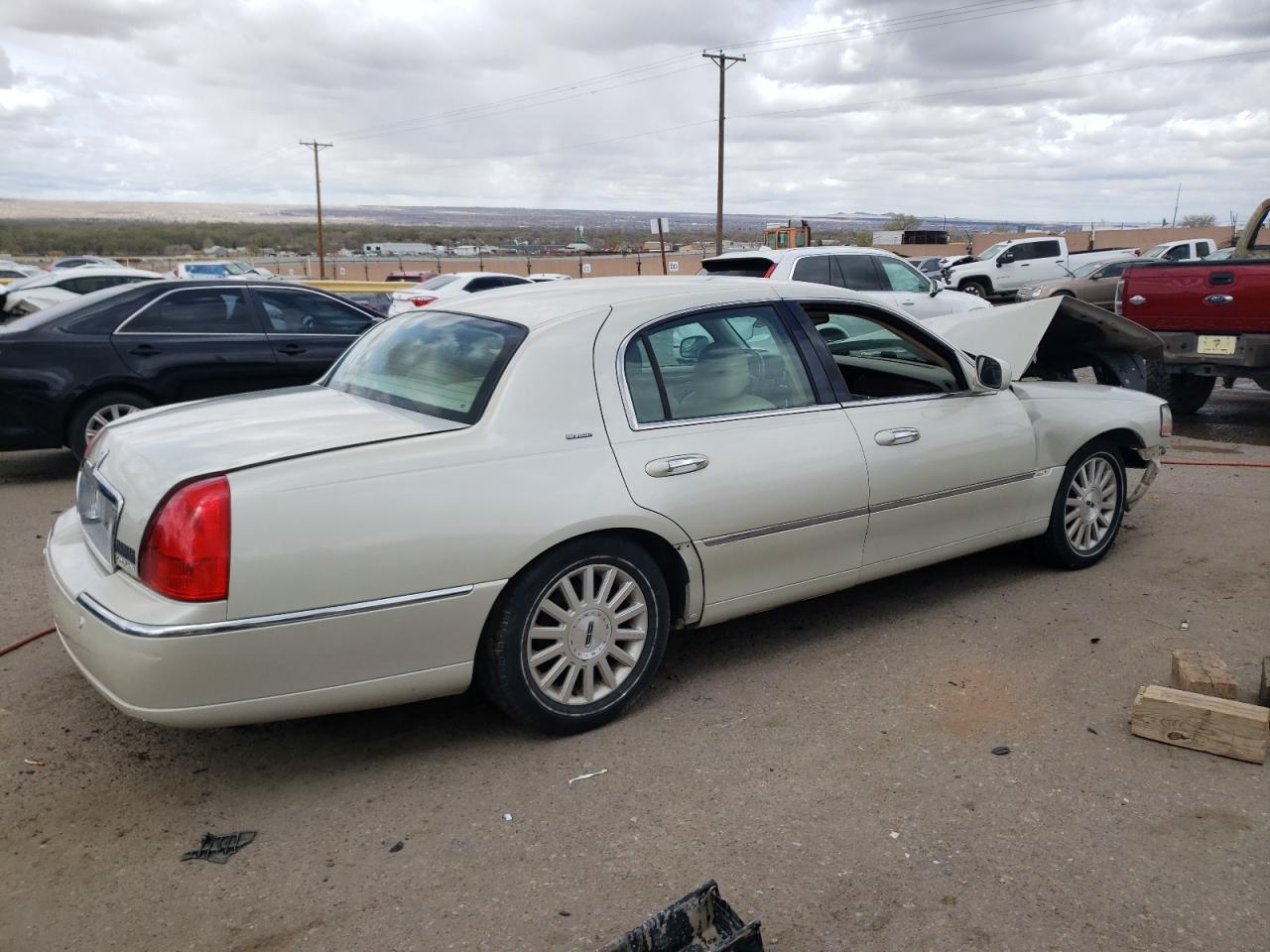 1LNHM83W94Y601867 2004 Lincoln Town Car Ultimate